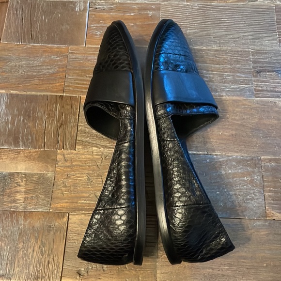 Vince Mason Snakeskin Embossed Leather Slip On Loafers🖤 - Picture 9 of 14